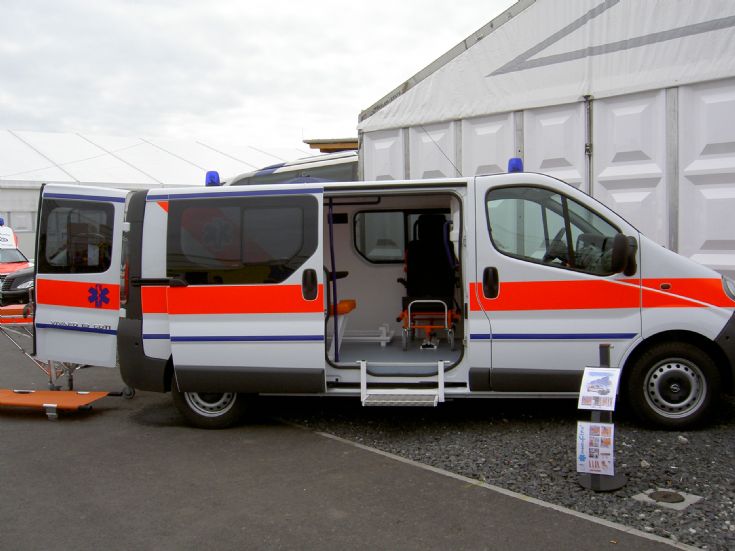 Opel Vivaro type A2 patients ambulance