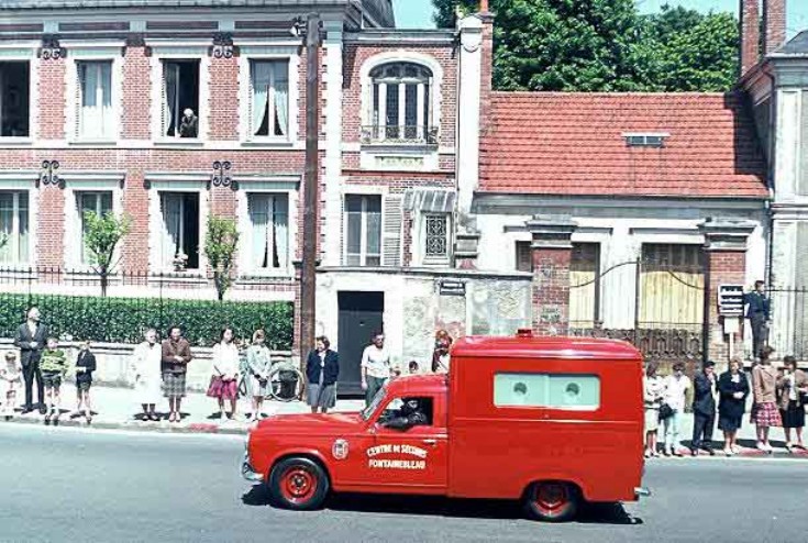 Peugeot 403 ambulance