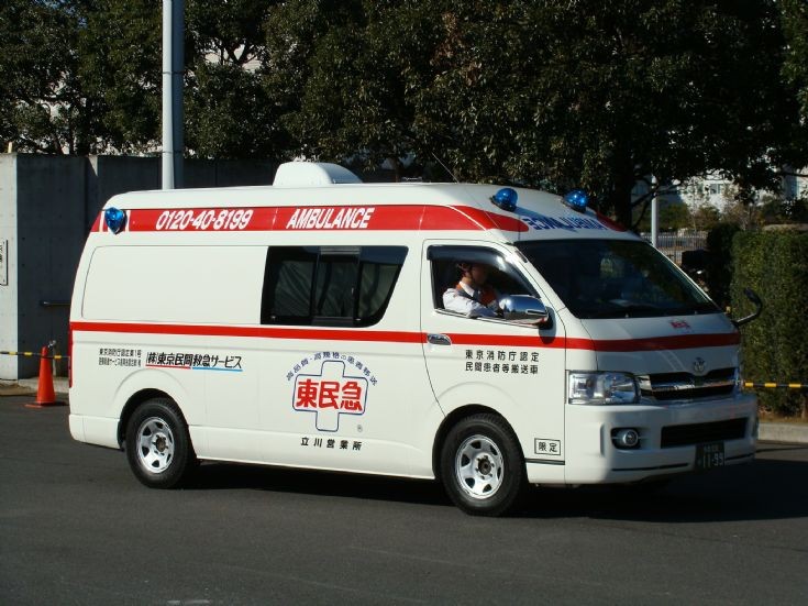 toyota hiace ambulance in japan #4