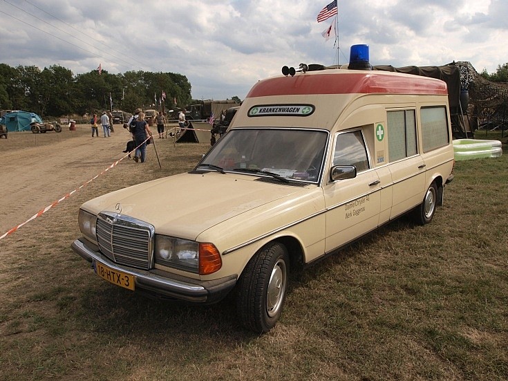 Mercedes Ambulance (1985).