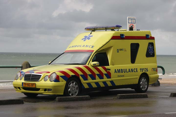 Ambulance Zeeland Mercedes Benz 