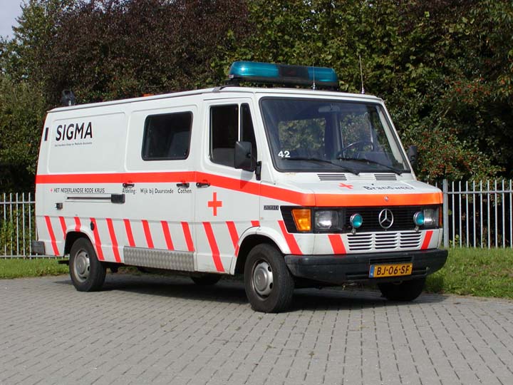 Dutch Red Cross Mercedes Benz SIGMA