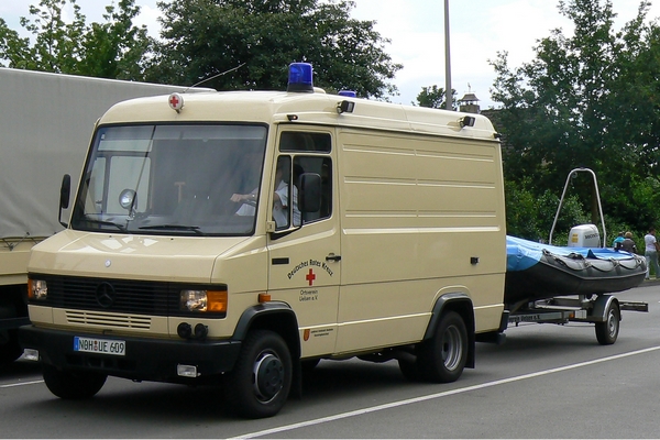 Mercedes Material van with boat, DRK Uelsen