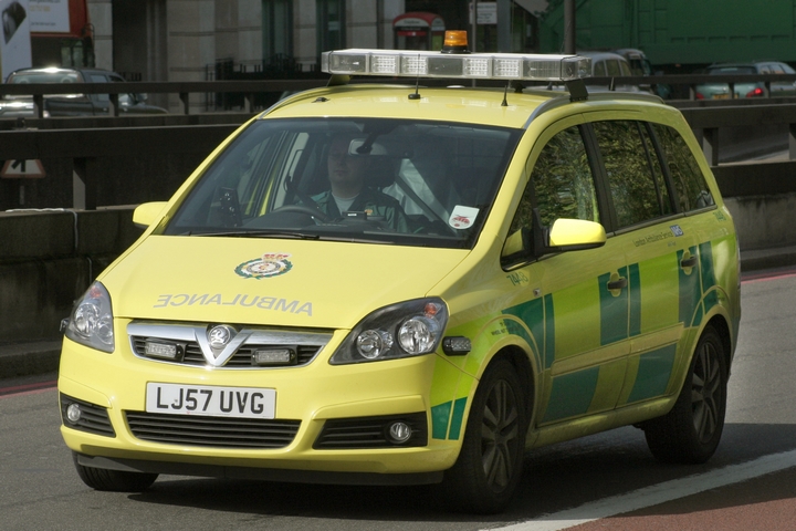 Vauxhall Zafira Emergency doctor London Ambulance Photos