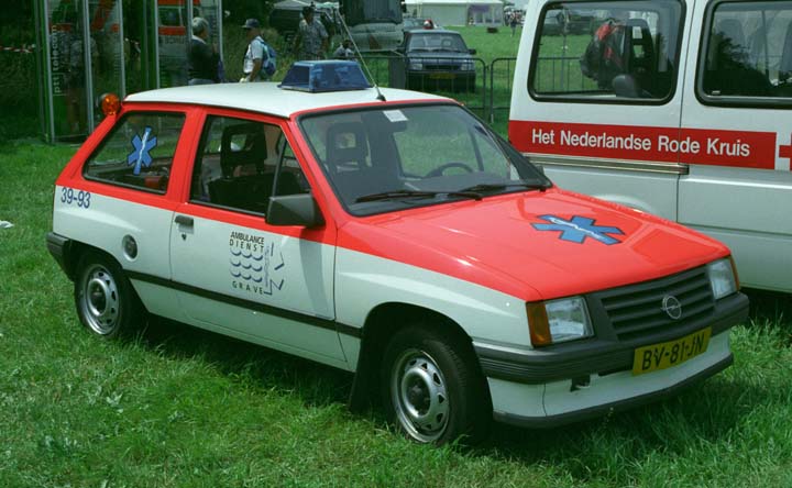 Ambulancedienst Grave Opel Corsa