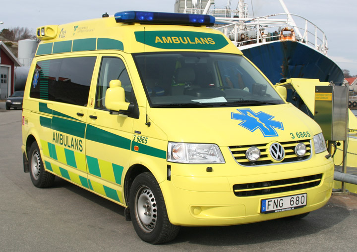 Falck ambulance at �cker� harbour